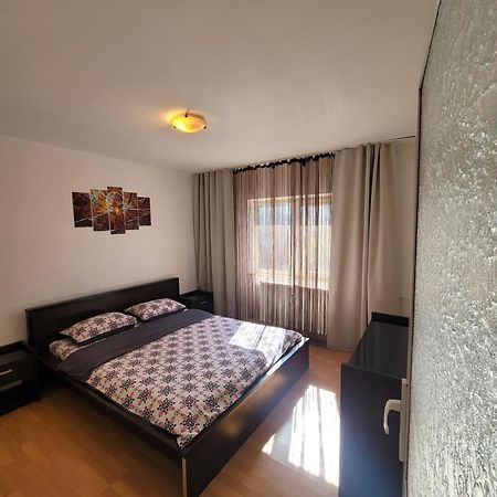 Alia Apartment Oradea Bagian luar foto