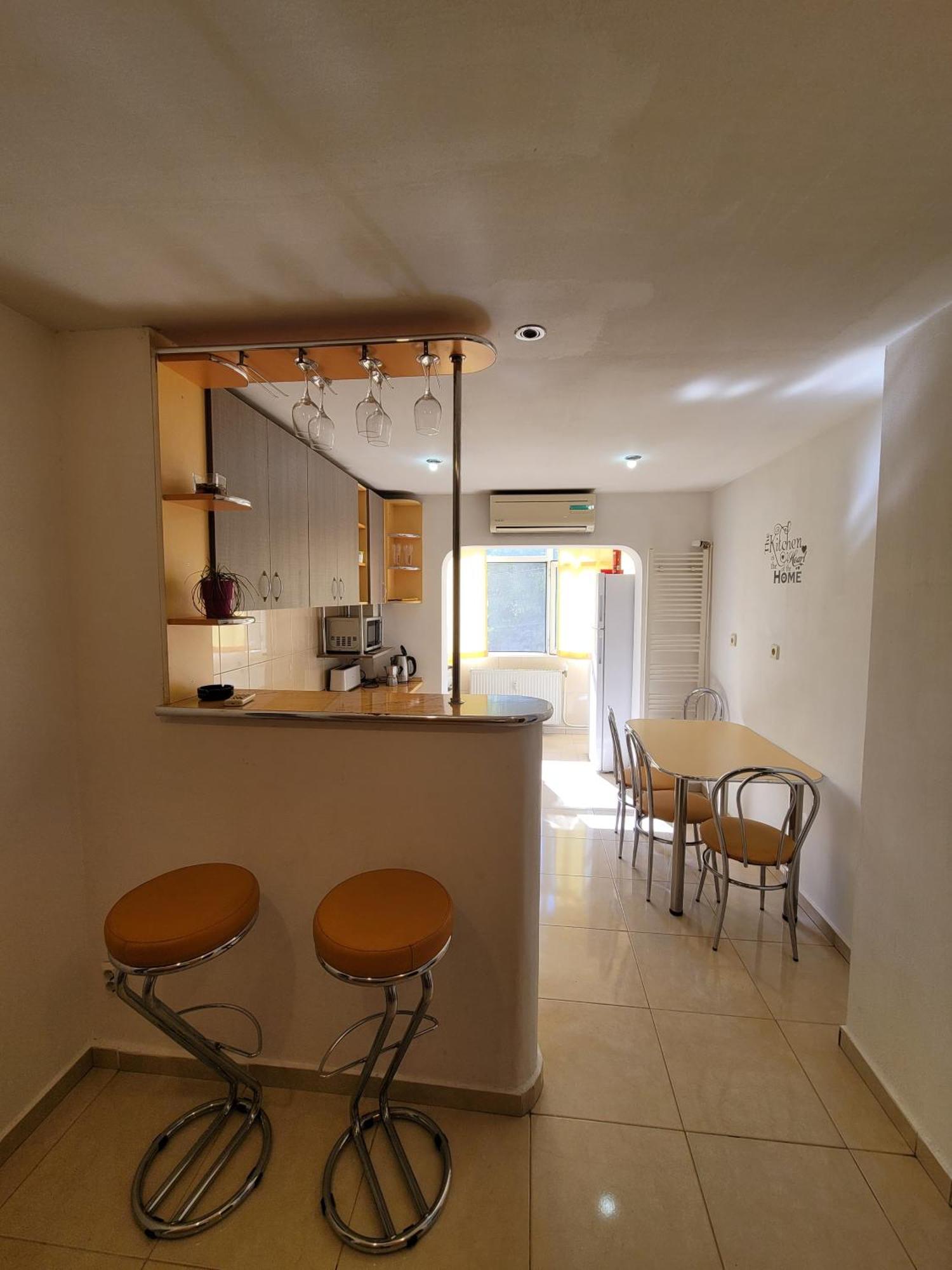 Alia Apartment Oradea Bagian luar foto
