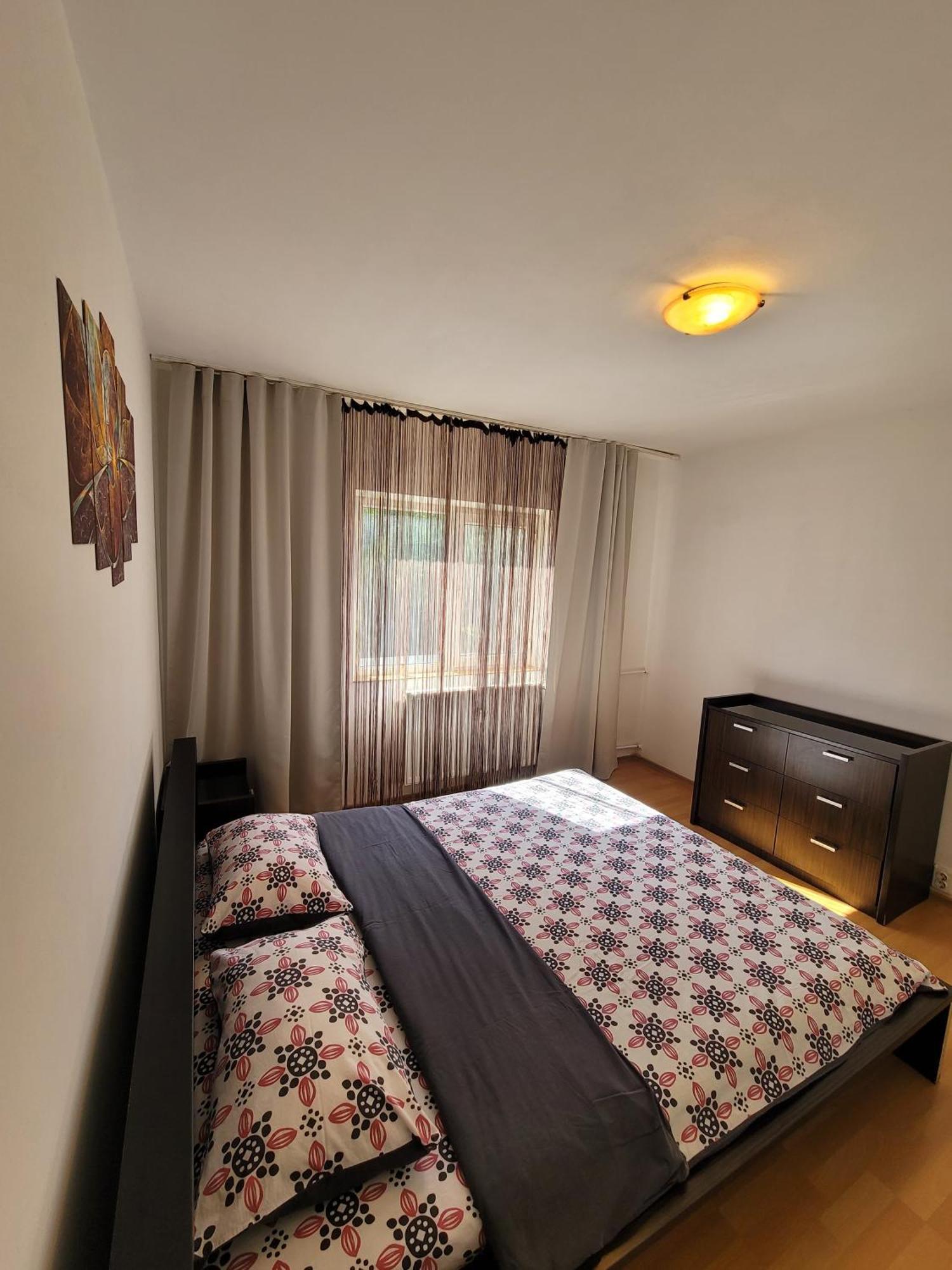Alia Apartment Oradea Bagian luar foto